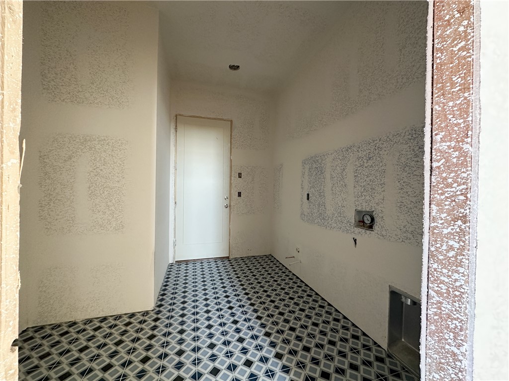 County Line Square - Residential