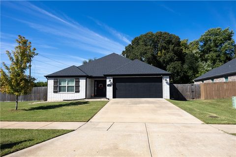 Photo of 1121 N Pershing Street, Fayetteville, AR 72704 (MLS # 1324575)