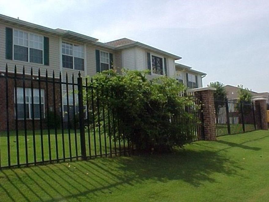 These are especially nice, clean units. They have all appliances in each unit. Great location. Convenient to Springdale and Fayetteville. Picnic area.