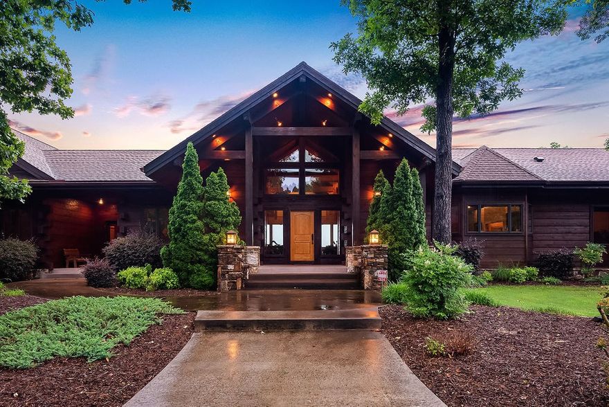 Opportunity to own the premier All-Inclusive Lodge in AR.  Only Orvis endorsed lodge in the state. Excellent investment opportunity. Contact listing agent for financials. Enjoy year round breath taking views of the majestic White River from the spectacular lodge. Lodge constructed of coastal western red cedar from Washington state and British Columbia.  6 master suites each with on suite bath. Truly one of a kind. You will have to see it yourself to appreciate it. Reminiscent of the finest log lodges in Colorado and Montana.