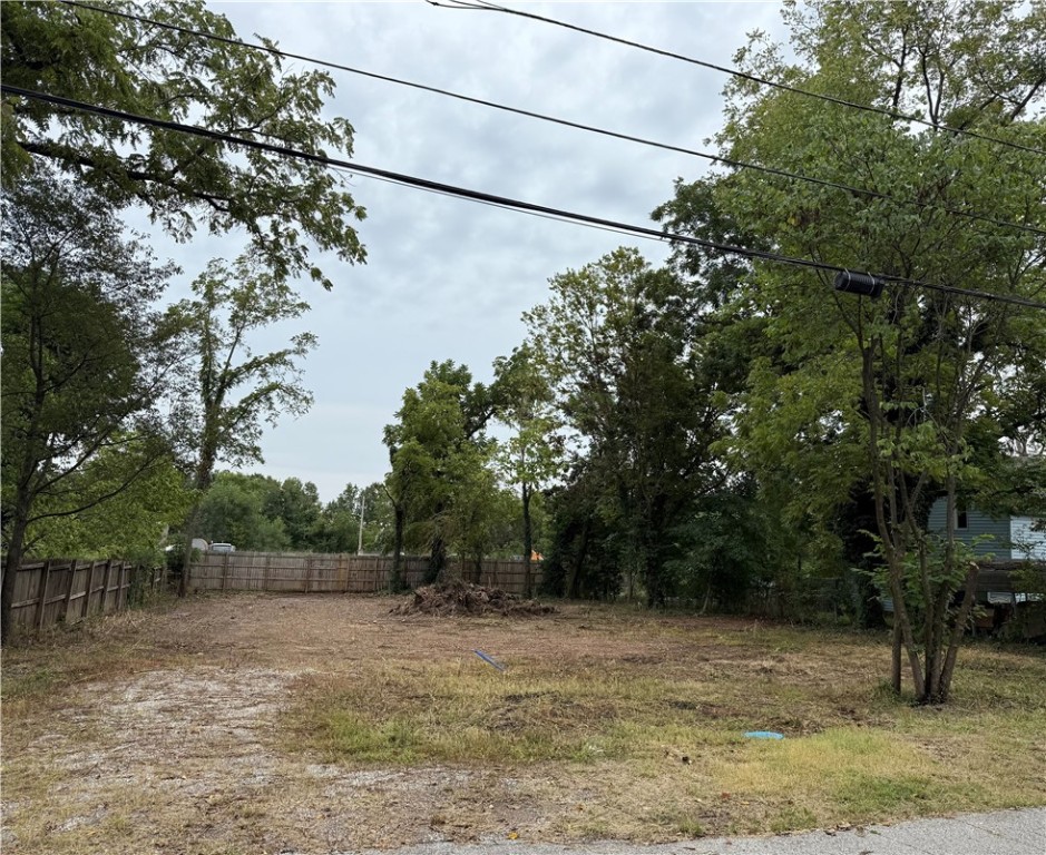 Downtown Rogers is booming and this lot is ready for you to build a fabulous home on! Near Downtown Rogers, and walking distance to Heritage High School. Near Railyard Park, and not far from the bike trails of NWA. City utilities at the street. Come check out the location of your next home!