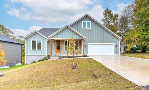 Photo of 4 Egton Drive, Bella Vista, AR 72714 (MLS # 1326921)