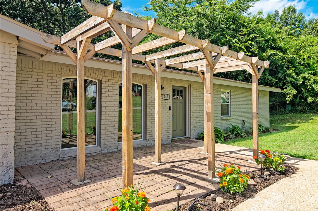 Welcome to this spacious & character-filled 4-bedrm, 2-bathrm home offering 2,112 sq. ft. of living space on over a quarter-acre lot. Built in 1969, this property blends timeless charm w/modern updatesāperfect for comfortable everyday living & effortless entertaining.
Freshly painted exterior enhances front yard w/cozy arbor & patio. Inside, youāll find some original wood floors, upgraded light fixtures, & tile in all wet areas. Kitchen features stainless steel appliancesāincluding a refrigāa pass-through window, & an eat-in dining area.
Enjoy the charm of classic 1960s built-in cabinetry throughout, plus a lg laundry/butlerās pantry & a cozy carpeted rm w/built-in deskāideal for a home office. The living rm is bathed in natural light from lg, arched picture windows that frame the front yard.
Fully fenced backyard complete w/sun patio, lg canopy w/hot tub, & ample room to garden, play, or entertain.
Improvements: Roof 2020, HVAC appx 2021, hot water heater 2022, windows 2010, stove 2022, dishwasher 2024.