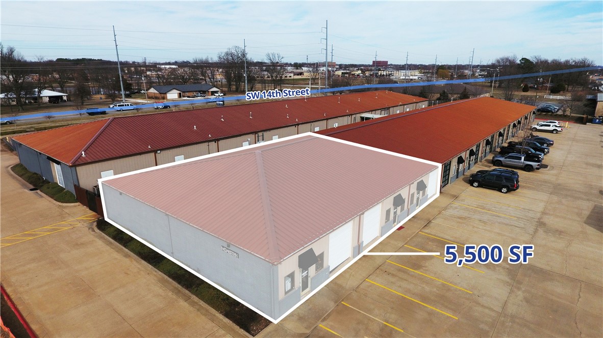Flexible retail or office space in a high-traffic shopping center on Highway 102 (33,000+ VPD). Offering an affordable, functional space, this rear building suite is ideal for service-based users, installation teams, or businesses needing workspace and storage. Located next to the new 102 West Crossings apartment complex (120 units delivered), with 60 on-site parking spaces for tenants and customers. Close to Bentonville Brewery, Osage Park, Climb Bentonville, and less than a mile from the upcoming 100-acre Gateway Park.