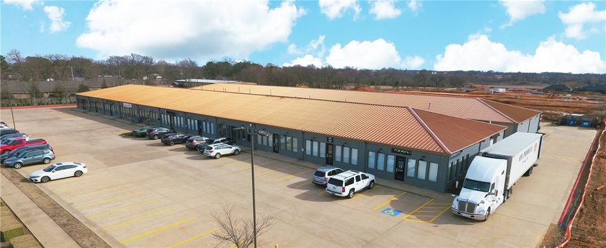 Retail or office space with Highway 102 frontage boasting over 33,000 vehicles-per-day. Nearby attractions and projects include the Bentonville Brewery, Osage Park at Thaden Field and Climb Bentonville. Less than 1.0 mile from newly announced 100-acre Gateway Park on the intersection of SW 8th and I Street.