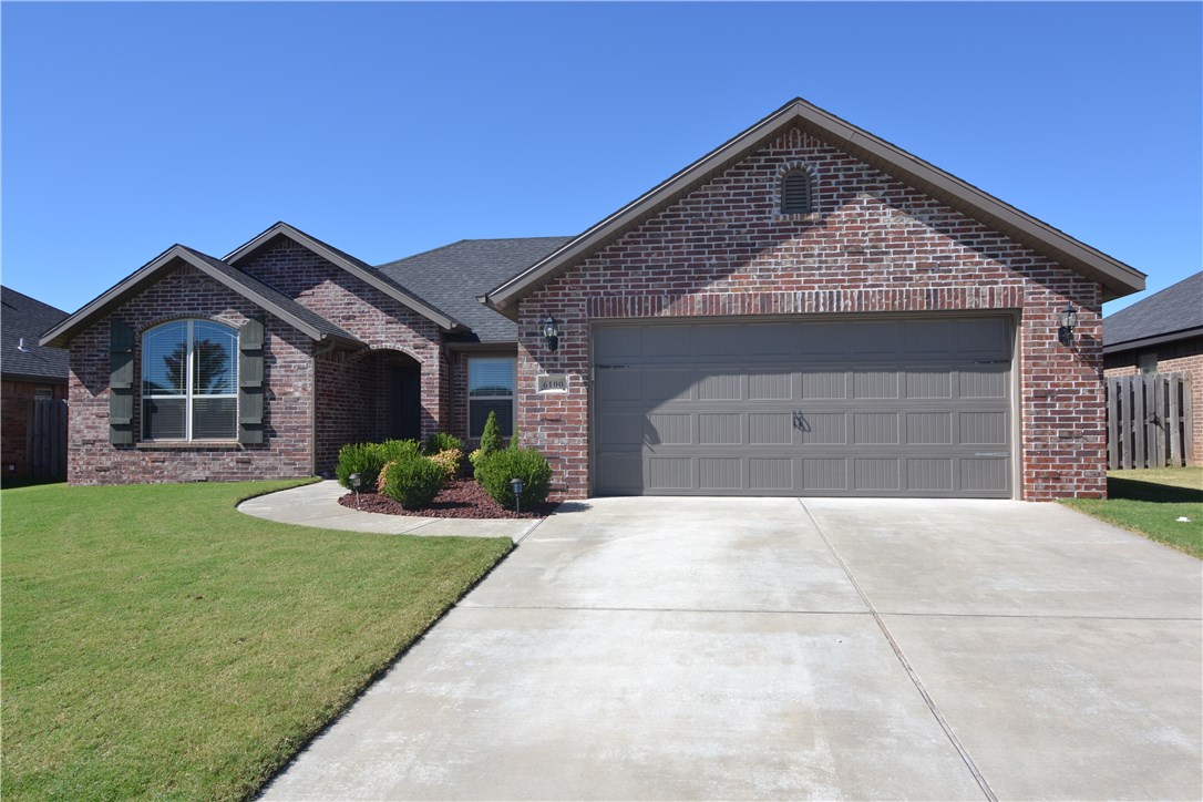 Won’t Last Popular Bellview subdivision Open floor plan Large Bedrooms, loaded with extras, Wood floors, blinds, stainless steel appliances, privacy fence,covered patio, tile floors in all wet areas, tile master shower with separate whirlpool tub. Refrigerator and Shed Convey.