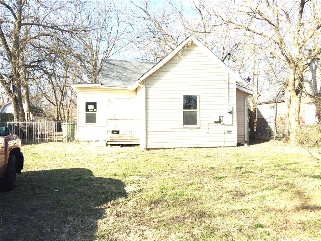 Cozy cottage, 3 bedrooms, 1 bath, close to downtown. Deemed eligible for FHA financing, sold as-is.
