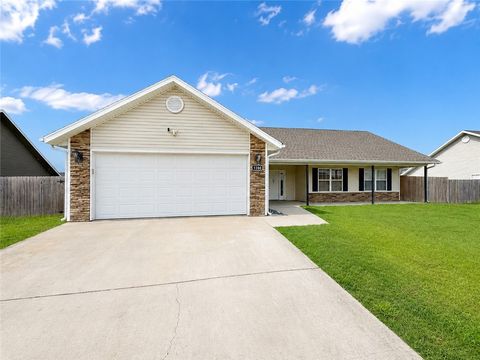 Photo of 1380 General Parson Drive, Prairie Grove, AR 72753 (MLS # 1351463)
