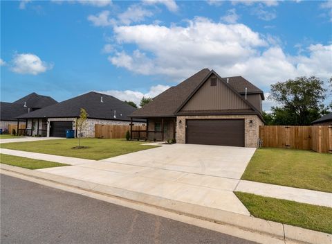 Single Family Residence in Gentry AR 324 Ryder Street 2.jpg