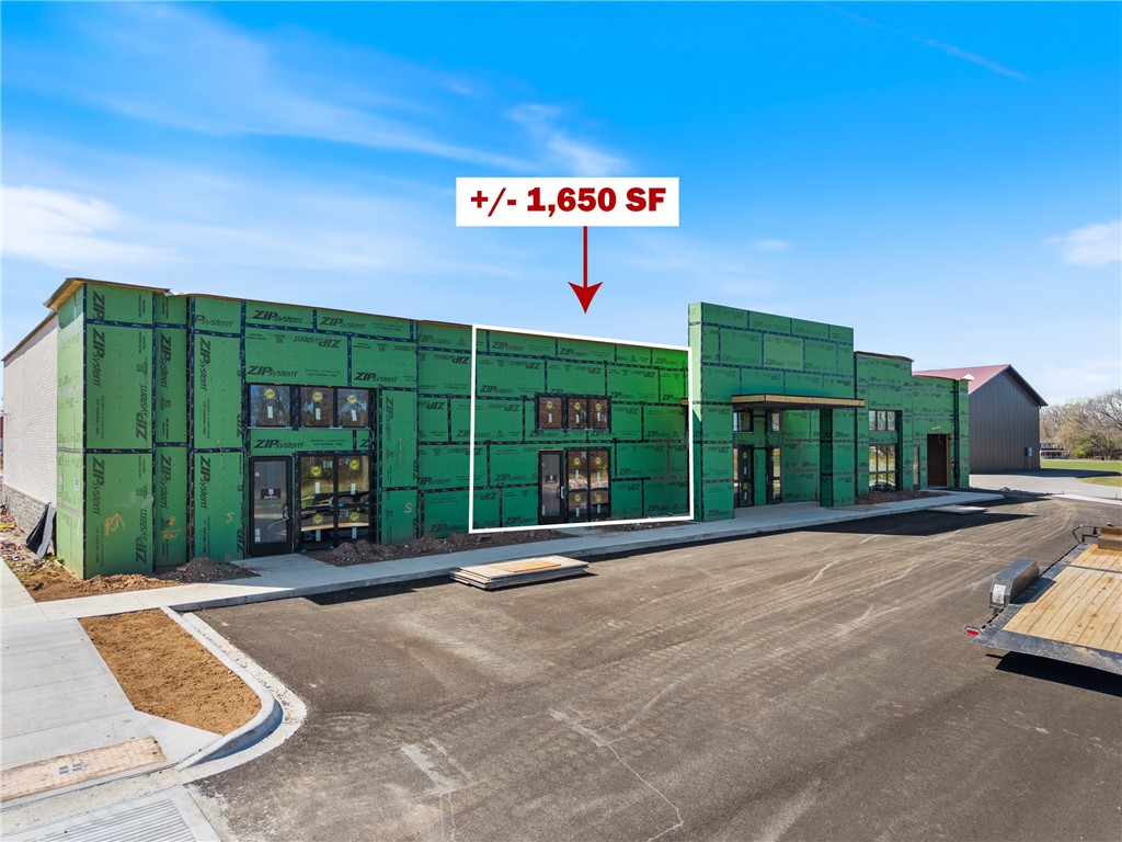 +/- 1,650 SF of cold shell retail/office space at the intersection of Hwy 72 and Tater Black Rd. This
premier location is less than a mile from Hwy 102/E Centerton Blvd and just 2.8 miles from Downtown
Bentonville. The space is currently in cold shell condition, however, for a qualified tenant, the landlord is
offering a generous TI allowance. Surrounded by key amenities and strong demographics, the property is near Elm Tree Elementary & Ardis Ann Middle School, the affluent Versailles Subdivision, and Merchants Park. Ideal for retail, office, or service-based businesses looking for high visibility and a growing market.