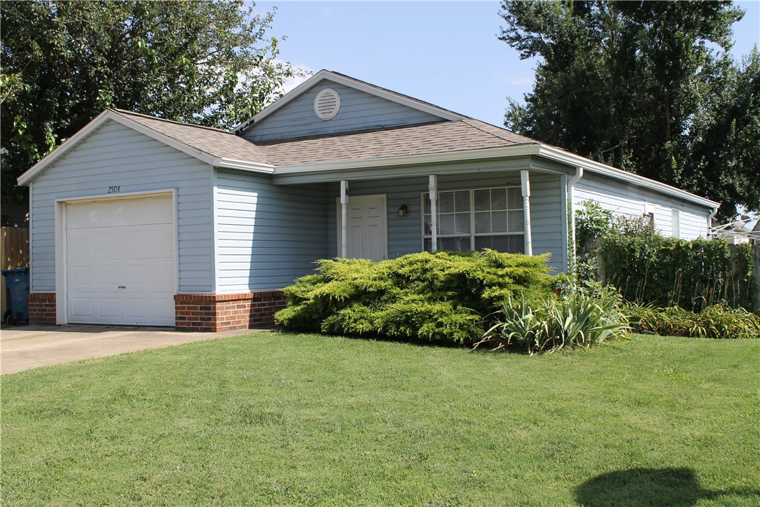 Charming home in an unbeatable Bentonville location! Just steps from Memorial Gardens and Orchard Park, this property is also within walking distance of the new Walmart campus. Bike to the downtown square or Neighborhood Marketālocation doesn't get better than this. Currently tenant-occupied with a long-term month-to-month renter in place, making it a great investment opportunity. Major updates include a new roof in 2024 and updated central heat and air in 2017. The water heater appears to be original. The home has been a steady rental for the past decade. Showings available after an accepted offer showing to be during the inspection period. Whether you're looking to invest or eventually occupy, this home offers solid potential in a rapidly growing area.