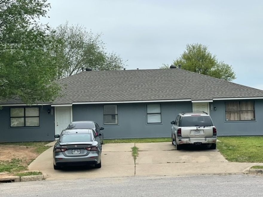 Investment opportunity. Excellent property near downtown Springdale. 3 duplexes, fully leased, units are close to restaurants, shopping, parks and more. Sold As-Is.