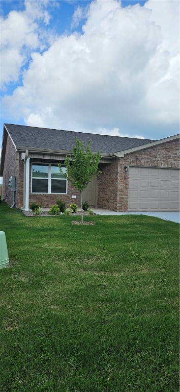 Brand new duplexes in Bentonville close to NWA Regional Airport for lease. Home features 3 bedrooms, 2 bathrooms, 2 car garage, LVP throughout home, granite countertops, ceiling fans, open floorplan, covered back patio for grilling/entertaining, and all appliances included. 1 month free rent for tenant with all 1 year leases signed by August 1, 2025.