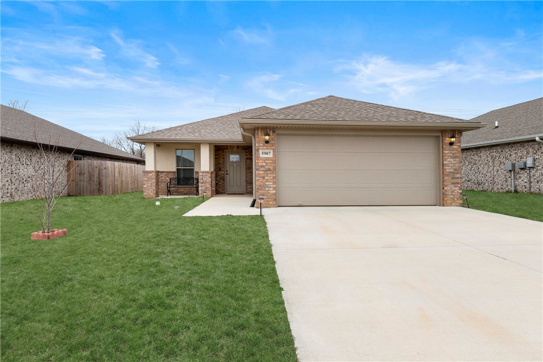 Affordable housing alert! Like new, well maintained home in newer Woodward Hills Subdivision. Located 2 miles northwest of the NWA Regional Airport. Quiet area with country like ambiance but still close proximity to dining, entertainment and the abundance of activities in and around Bentonville. Immaculately cared for three-bedroom, two-bath. Open floor plan for kitchen, living and dining space. This plan includes a kitchen island with granite counters and a great master suite, complete with its own bathroom and walk-in closet. Schedule your showing now!