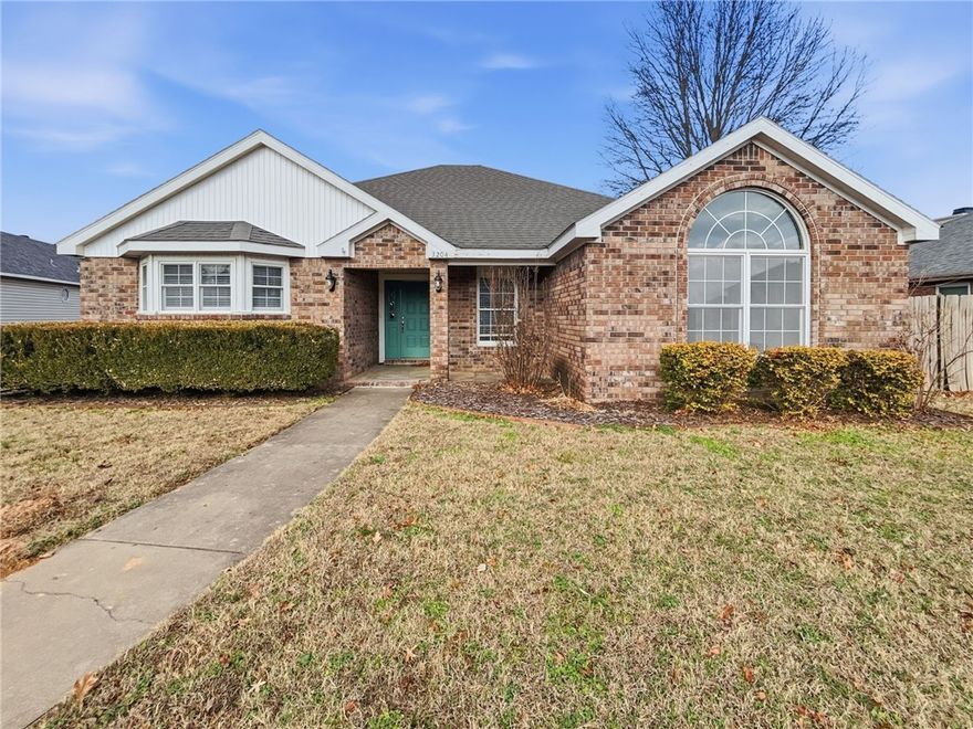 Located in Bentonville’s Orchard Subdivision, this lease offers a great blend of comfort, convenience, and lifestyle. Close to Elm Tree Elementary, Spring Hill schools, shopping, and the Walmart Home Office, the location supports easy day-to-day living. The kitchen includes granite countertops, a subway tile backsplash, and tile flooring. With Coler Mountain Bike Preserve just minutes away, residents can enjoy quick access to trails and outdoor recreation while remaining close to everything Bentonville has to offer.