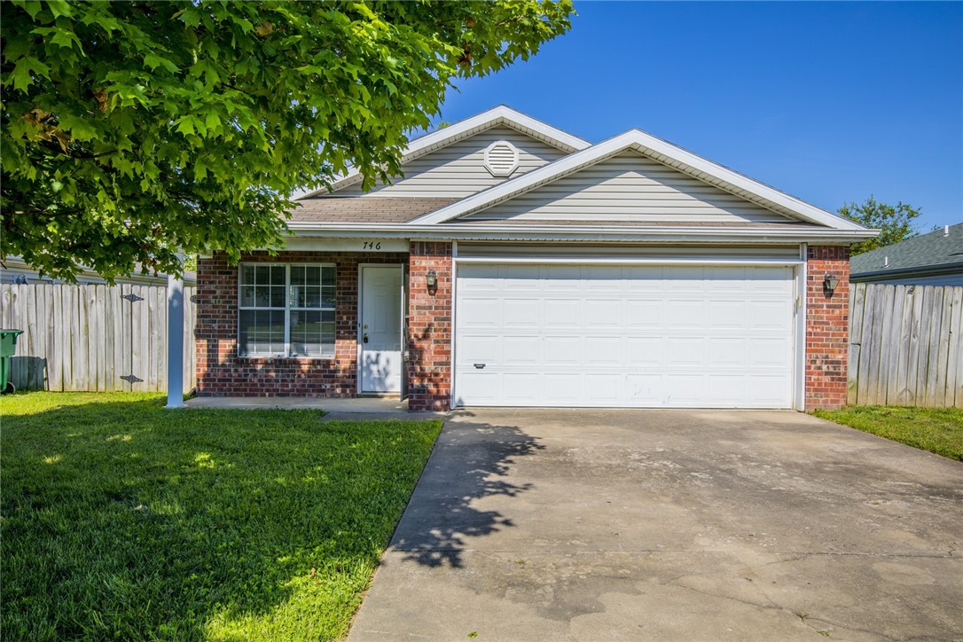 3 bedroom 2 bath well maintained home in an excellent location. New roof and HVAC system. Don't miss this amazing opportunity!