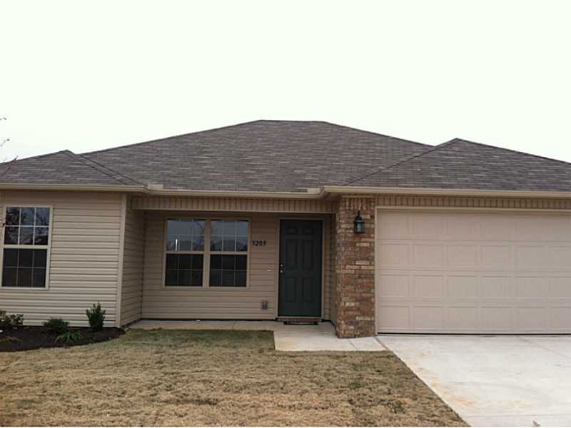 GUTTERING - FRONT AND BACK, 10X10 EXTERIOR UNCOVERED PATIO, MASTER BATH STANDING SHOWER AND SOAKING TUB, DOUBLE BOWL VANITY SINKS IN MASTERBATH, 5 KITCHEN CAN LIGHTS, BOX UP CEILING IN MASTER BEDROOM, VAULTED CEILING IN LIVING ROOM, CERAN TOP STOVE