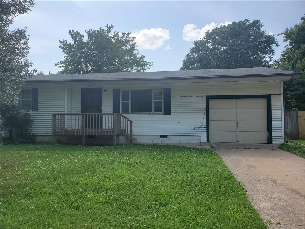 3 bedroom/ 1 bath home/ 1 car garage. convenient location. Nice fenced back yard. wood floors.
