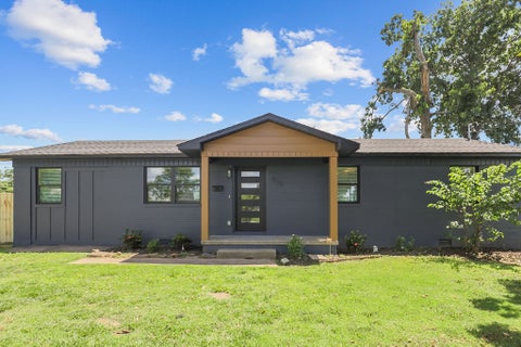 Photo of 809 Carson Drive, Bentonville, AR 72712 (MLS # 1360414)