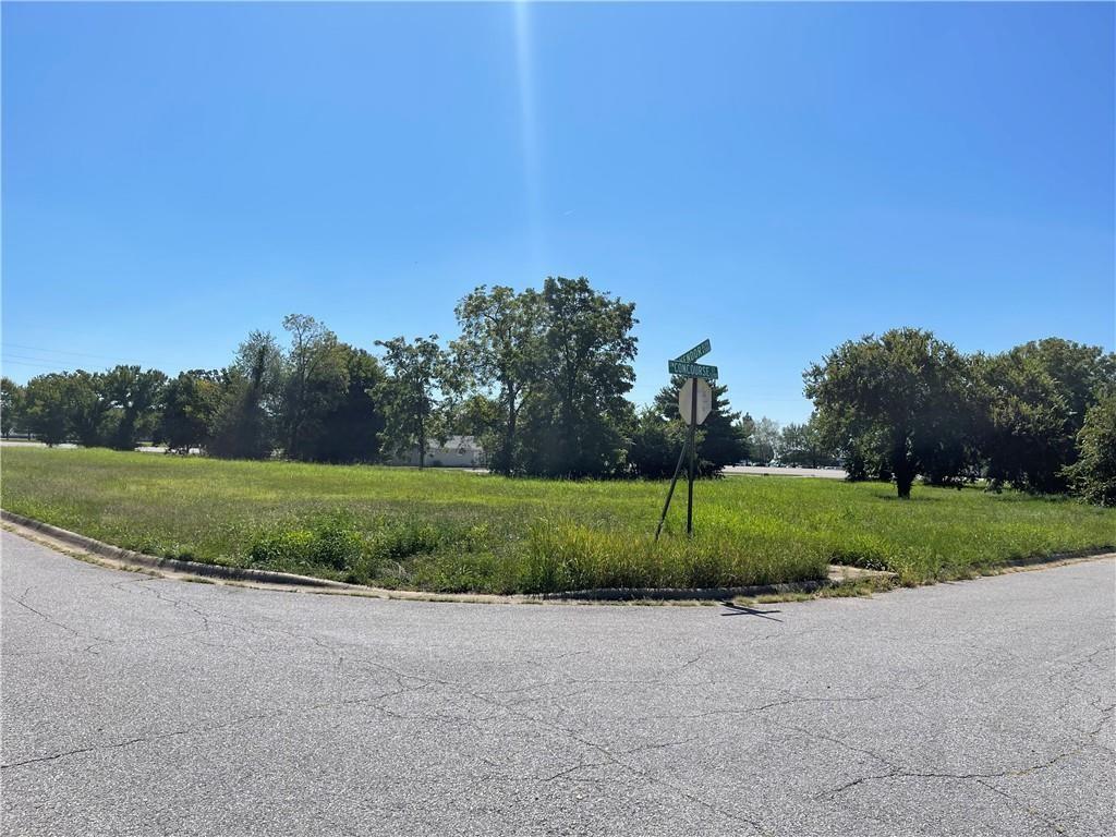 Straube Bus Park Bentonville - Land
