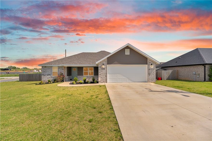 Situated on a desirable corner lot in a well-established subdivision, this beautiful home offers the perfect blend of style, comfort, and convenience. Featuring an open floor plan ideal for entertaining, the home boasts granite countertops, spacious living areas, and plenty of natural light throughout. The large primary suite includes a spacious ensuite bath designed for relaxation and comfort. Conveniently located close to schools, shopping, dining, and everyday amenities, this property offers both functionality and a prime location. Don’t miss your chance to make this wonderful home yours!
