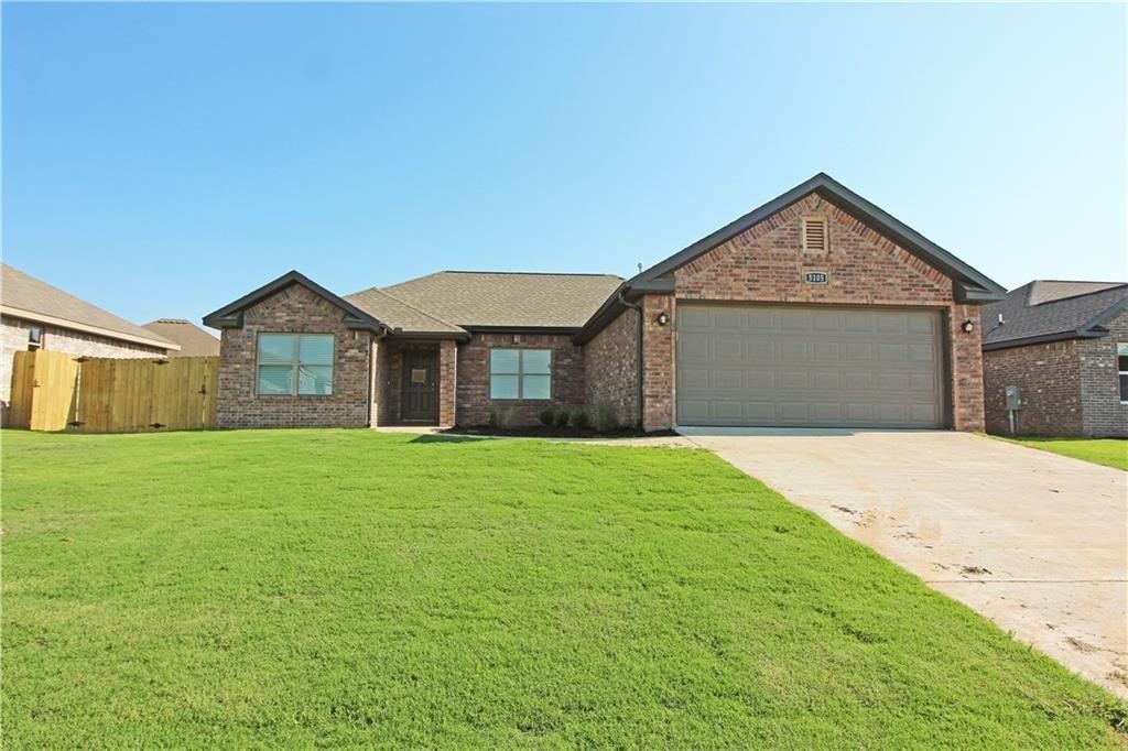 Charming Bentonville Home with Open Floor Plan, featuring Granite Counter Tops, Stainless Steel Appliances, Ceiling Fans, and Spacious Backyard. Come out to Kerelaw Castle Subdivision to check this out. Non refundable pet deposit applicable.