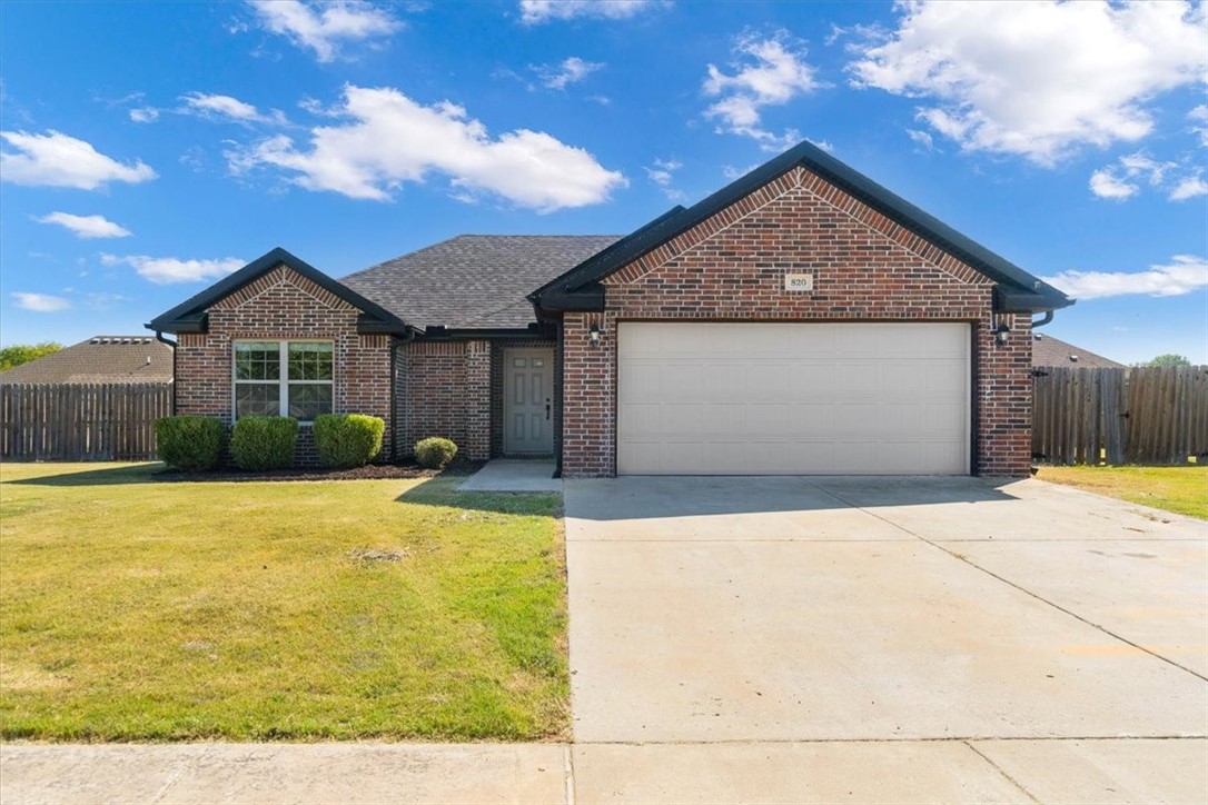This all brick home in the fast growing community of Pea Ridge, and a highly desirable subdivision. Close to schools, retail shopping and quick access to the countryside. The 3 bedroom, 2 bathroom split floor plan is move in ready with granite countertops, wood flooring, fresh landscaping, The open floor plan is great for entertaining. Large oversized and fully fenced back yard with covered patio area.