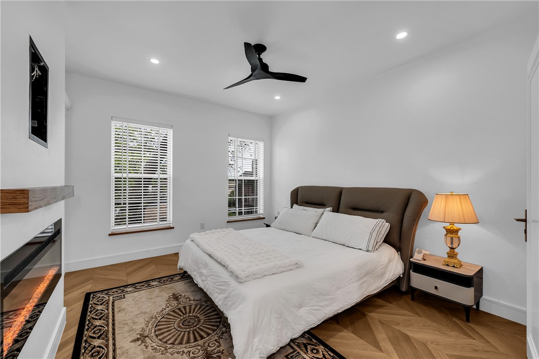 Oak One Twnhms Horz Prop Regime - Residential