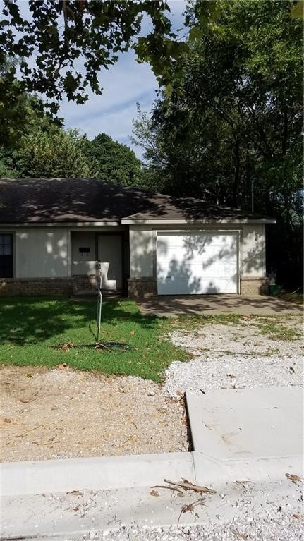 Tenants pay all utilities, One Year Lease $1100.00 per Month Security Deposit $1100.00 per month 2 bedroom 1 1/2 bath Duplex with large bedrooms, large closets, private back yard with privacy fence. Washer & dryer hookups, refrigerator and stove. All applicants 18 years and older $35.00 credit/criminal check fee, Pets negotiable with $300.00 refundable pet deposit and $50.00 per month pet rent.