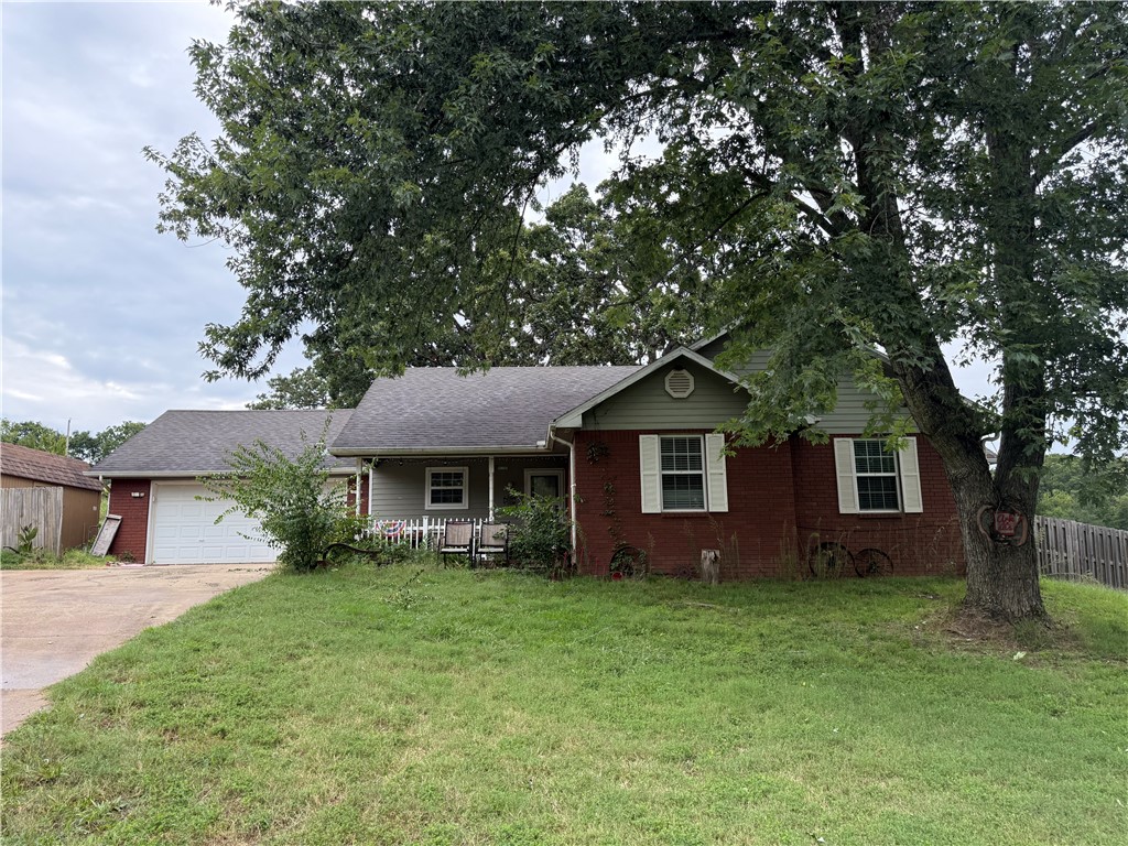 Auction 09/30/2025 at 10:00 AM
1,816 sq. ft. home on 5 acres with 3 bedrooms and 2 bathrooms. Property includes 2 metal shop buildings and 2 additional outbuildings, offering plenty of storage and workspace. Great opportunity for country living with room to grow.