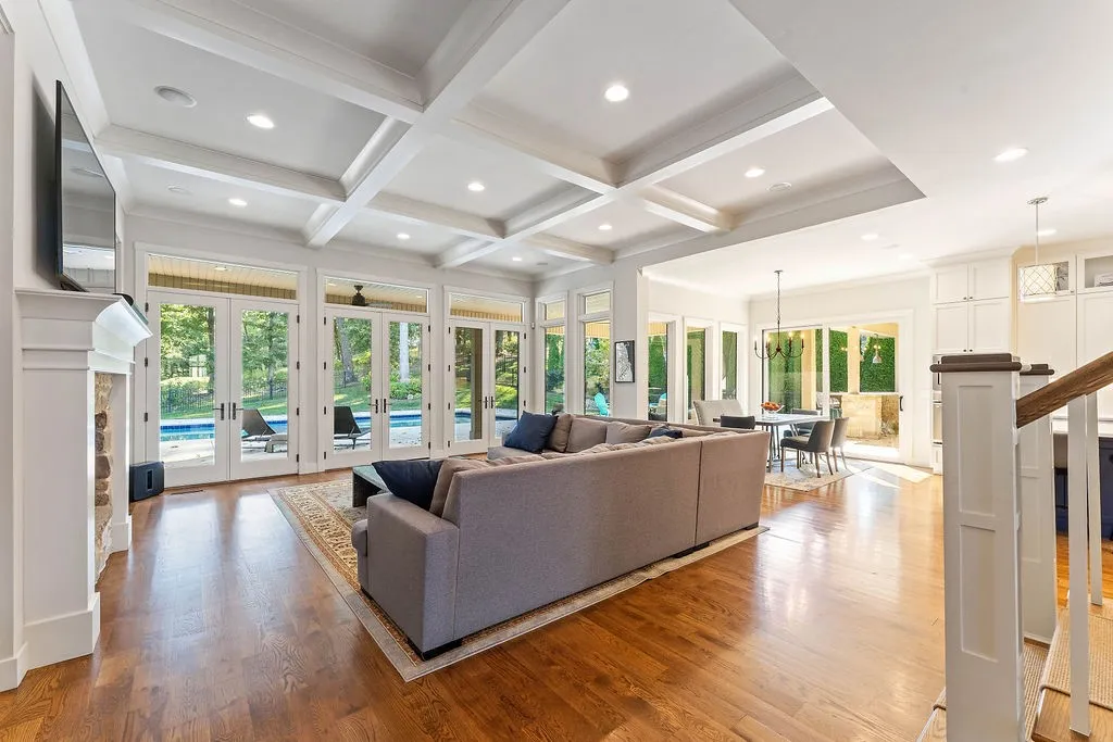 Rogers, Arkansas 72758, United States, 5 Bedrooms Bedrooms, ,6 BathroomsBathrooms,Residential,Active,232920