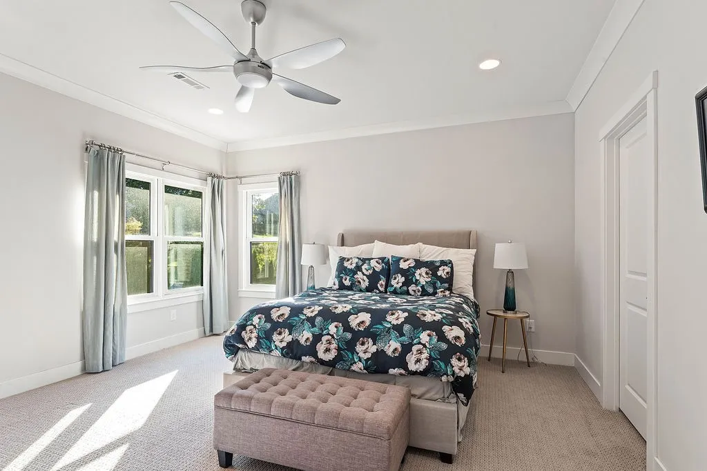 Rogers, Arkansas 72758, United States, 5 Bedrooms Bedrooms, ,6 BathroomsBathrooms,Residential,Active,232920