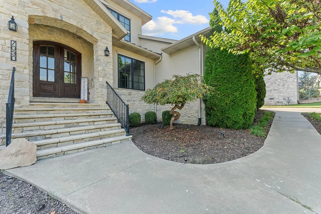 Rogers, Arkansas 72758, United States, 5 Bedrooms Bedrooms, ,6 BathroomsBathrooms,Residential,Active,232920