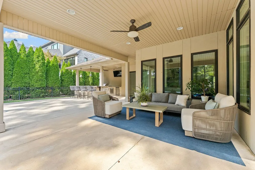 Rogers, Arkansas 72758, United States, 5 Bedrooms Bedrooms, ,6 BathroomsBathrooms,Residential,Active,232920