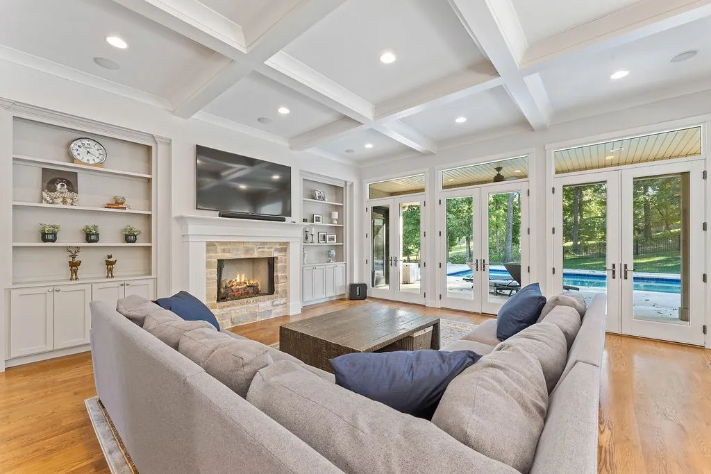 Rogers, Arkansas 72758, United States, 5 Bedrooms Bedrooms, ,6 BathroomsBathrooms,Residential,Active,232920