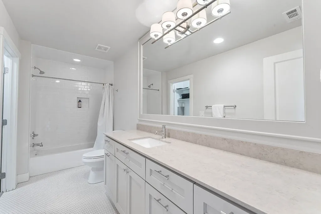 Rogers, Arkansas 72758, United States, 5 Bedrooms Bedrooms, ,6 BathroomsBathrooms,Residential,Active,232920