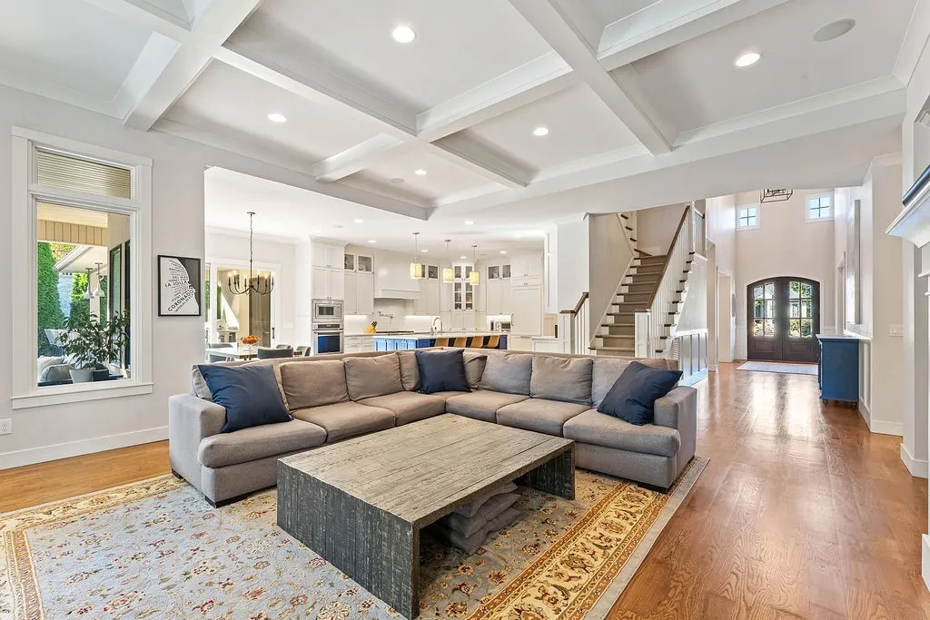 Rogers, Arkansas 72758, United States, 5 Bedrooms Bedrooms, ,6 BathroomsBathrooms,Residential,Active,232920