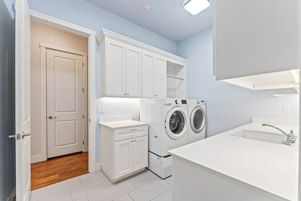 Rogers, Arkansas 72758, United States, 5 Bedrooms Bedrooms, ,6 BathroomsBathrooms,Residential,Active,232920