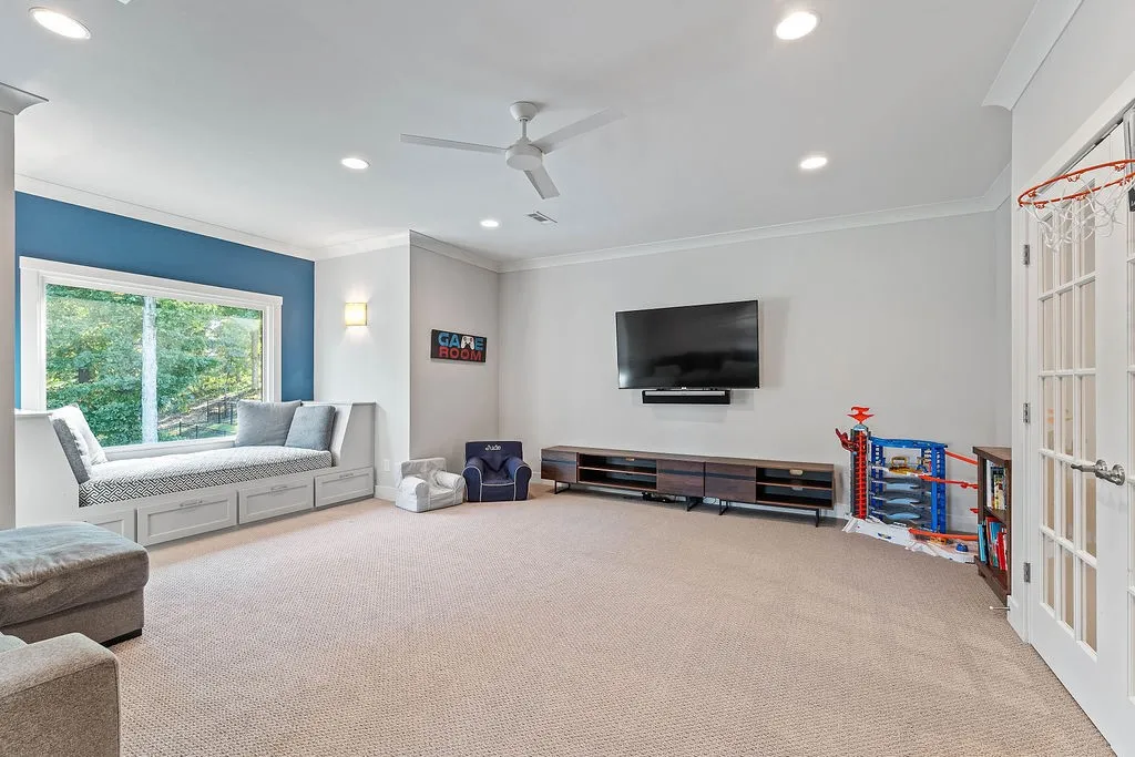 Rogers, Arkansas 72758, United States, 5 Bedrooms Bedrooms, ,6 BathroomsBathrooms,Residential,Active,232920