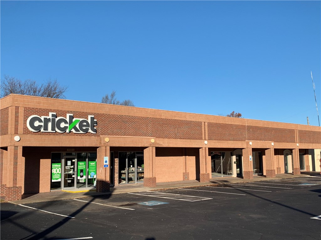 Newly remodeled retail shopping center on College Ave in Fayetteville, AR. High traffic counts with excellent visibility and large parking lot. Call co-agent for more information.