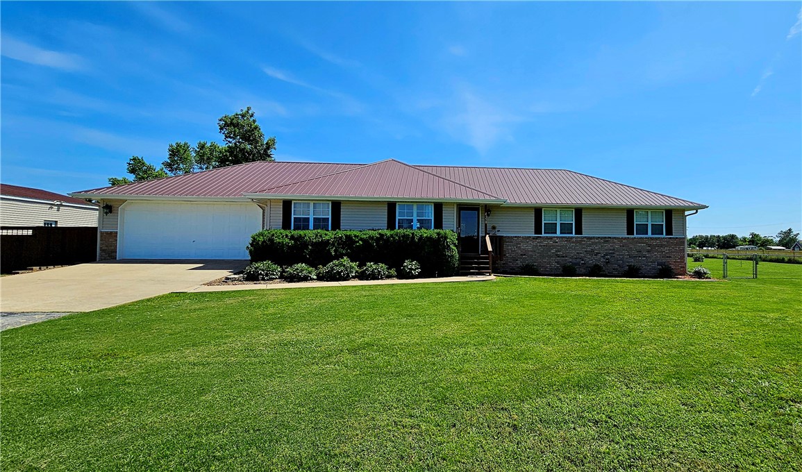 Open House on Saturday June 7 from 2pm-4pm
Spacious Home on 1.3 Acres with Large Metal Shop – Just 4 Miles from the New Walmart Home Office
Discover the perfect blend of space, convenience, and functionality with this exceptional property just minutes from the new Walmart Home Office. Situated on a generous 1.3-acre lot, this home offers an expansive outdoor area ideal for recreation, gardening, or future expansion.
The house features a large shop with Metal roof, perfect for hobbies, storage, or a small business setup. Whether you're a craftsman, car enthusiast, or just need extra space, this versatile structure adds immense value.
Enjoy the privacy of your own slice of land while still being just 6 miles from the heart of Bentonville's downtown district. Opportunities like this are rare—don’t miss your chance to own a property with room to grow in a rapidly developing area.