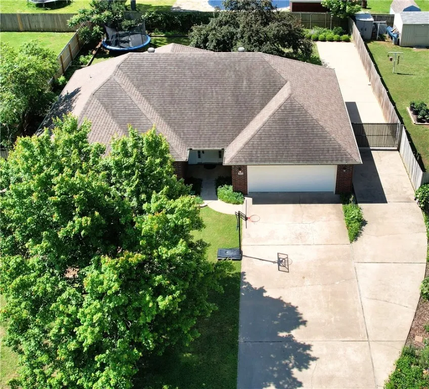 Lowell, Arkansas 72745, United States, 3 Bedrooms Bedrooms, ,2 BathroomsBathrooms,Residential,Pending,141910