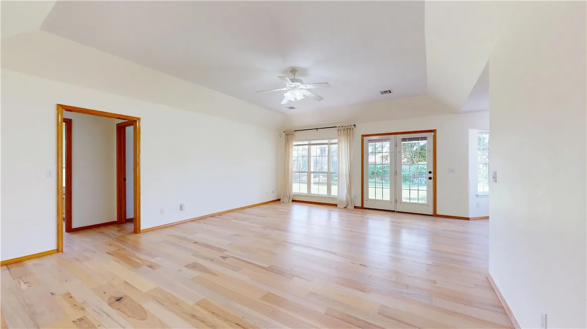 Lowell, Arkansas 72745, United States, 3 Bedrooms Bedrooms, ,2 BathroomsBathrooms,Residential,Pending,141910