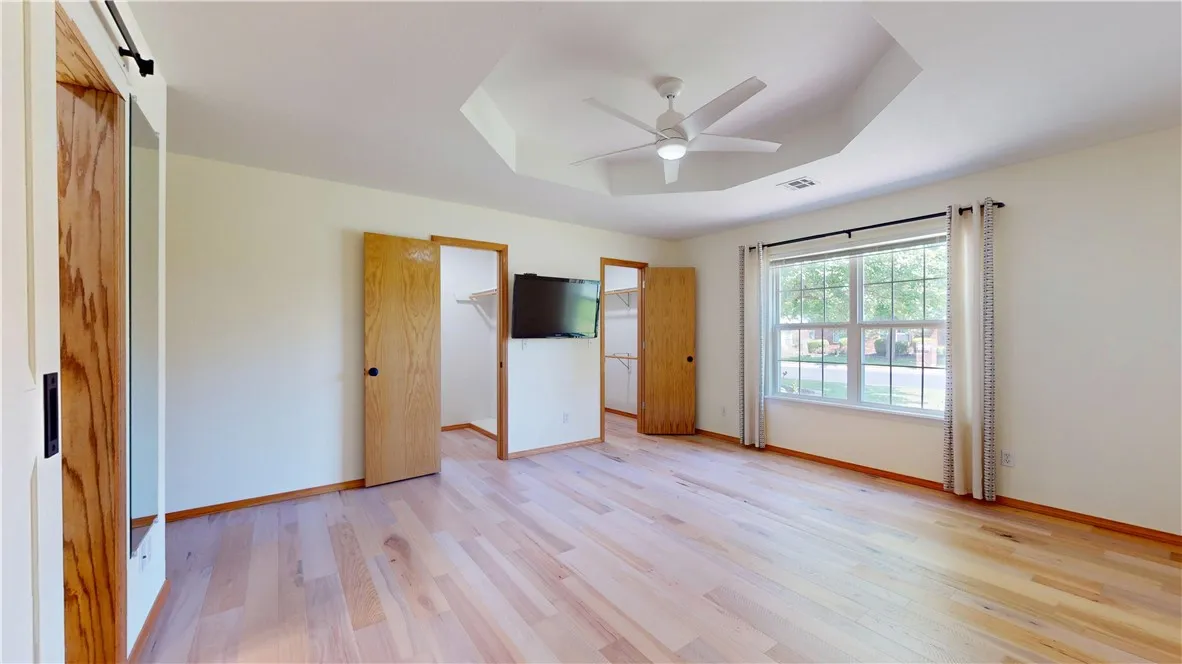 Lowell, Arkansas 72745, United States, 3 Bedrooms Bedrooms, ,2 BathroomsBathrooms,Residential,Pending,141910