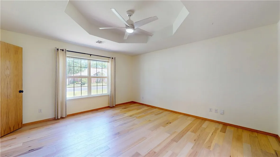 Lowell, Arkansas 72745, United States, 3 Bedrooms Bedrooms, ,2 BathroomsBathrooms,Residential,Pending,141910