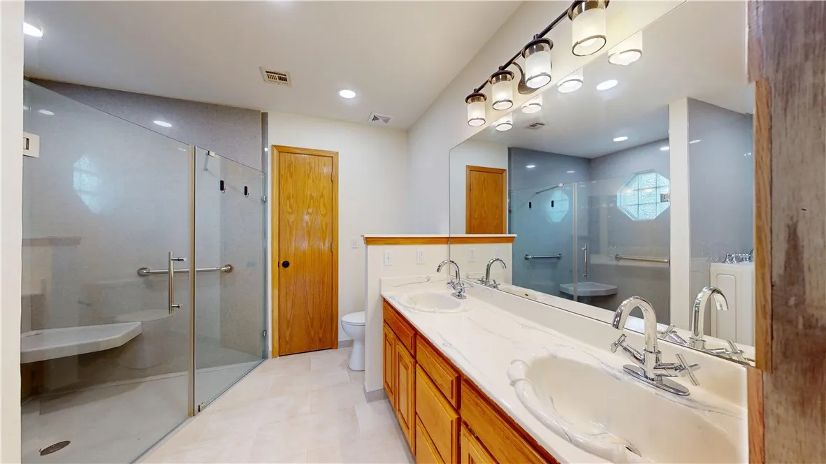 Lowell, Arkansas 72745, United States, 3 Bedrooms Bedrooms, ,2 BathroomsBathrooms,Residential,Pending,141910