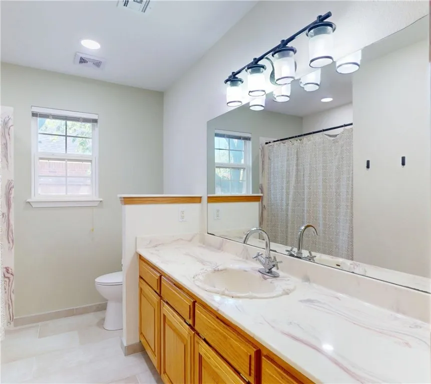 Lowell, Arkansas 72745, United States, 3 Bedrooms Bedrooms, ,2 BathroomsBathrooms,Residential,Pending,141910