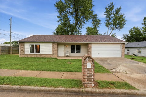 Photo of 600 Huckleberry Lane, Springdale, AR 72764 (MLS # 1353347)