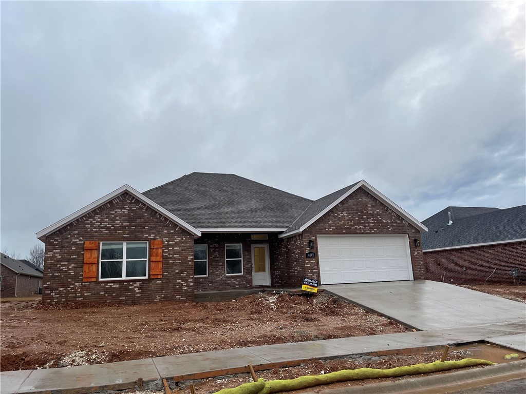 Stonebrook SubdivisionIs located in East Fayetteville's hottest area. next to Stonebridge golf course and white river. Just minutes to downtown, restaurants, and East Fayetteville schools. Hardwood flooring in the entry, living room, kitchen, and Master bedroom. Carpet in guest bedrooms and ceramic tile in the baths. Quartz countertops and stainless steel appliances. Sod & landscaping packages. BP 2000 Floor Plan and stock photos. Walking distance to Stonebridge golf course. Interior selections still available. Convenient to downtown Fayetteville and entertainment district.