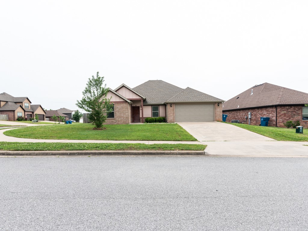 Huge corner lot- This house features 4 bedrooms, 2 bath, 2 car garage home just minutes from town. Split floor plan, granite counters, cathedral ceilings, open kitchen and living with island bar, SS appliances to convey + Washer/ Dryer. Large master with dual vanities/ jacuzzi. Large fenced corner lot for privacy. Pets negotiable with increased deposit.